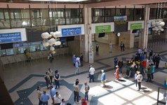 Voyageurs a la gare de Tunis